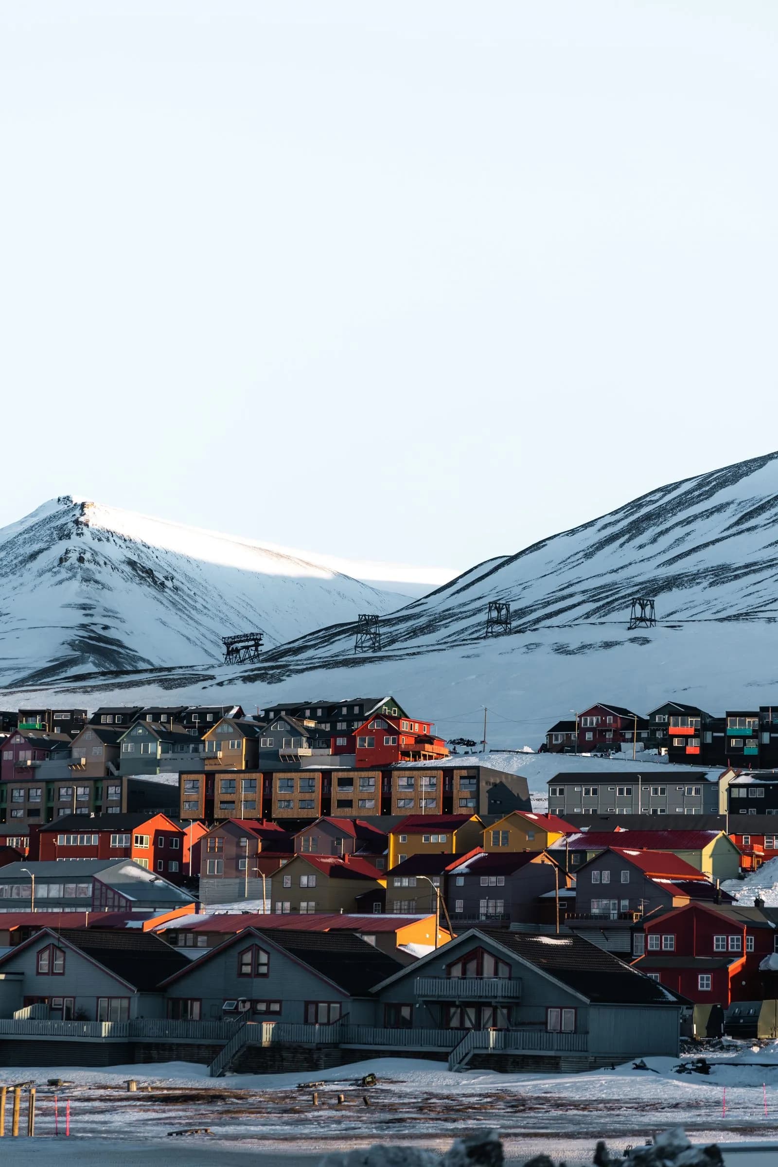 Falaises du Cap Nord face à l'océan Arctique