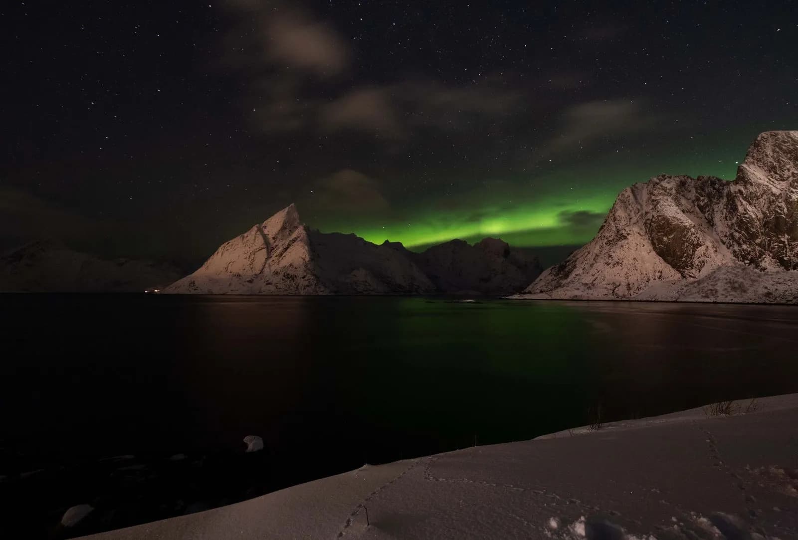 Soleil de minuit sur la côte norvégienne