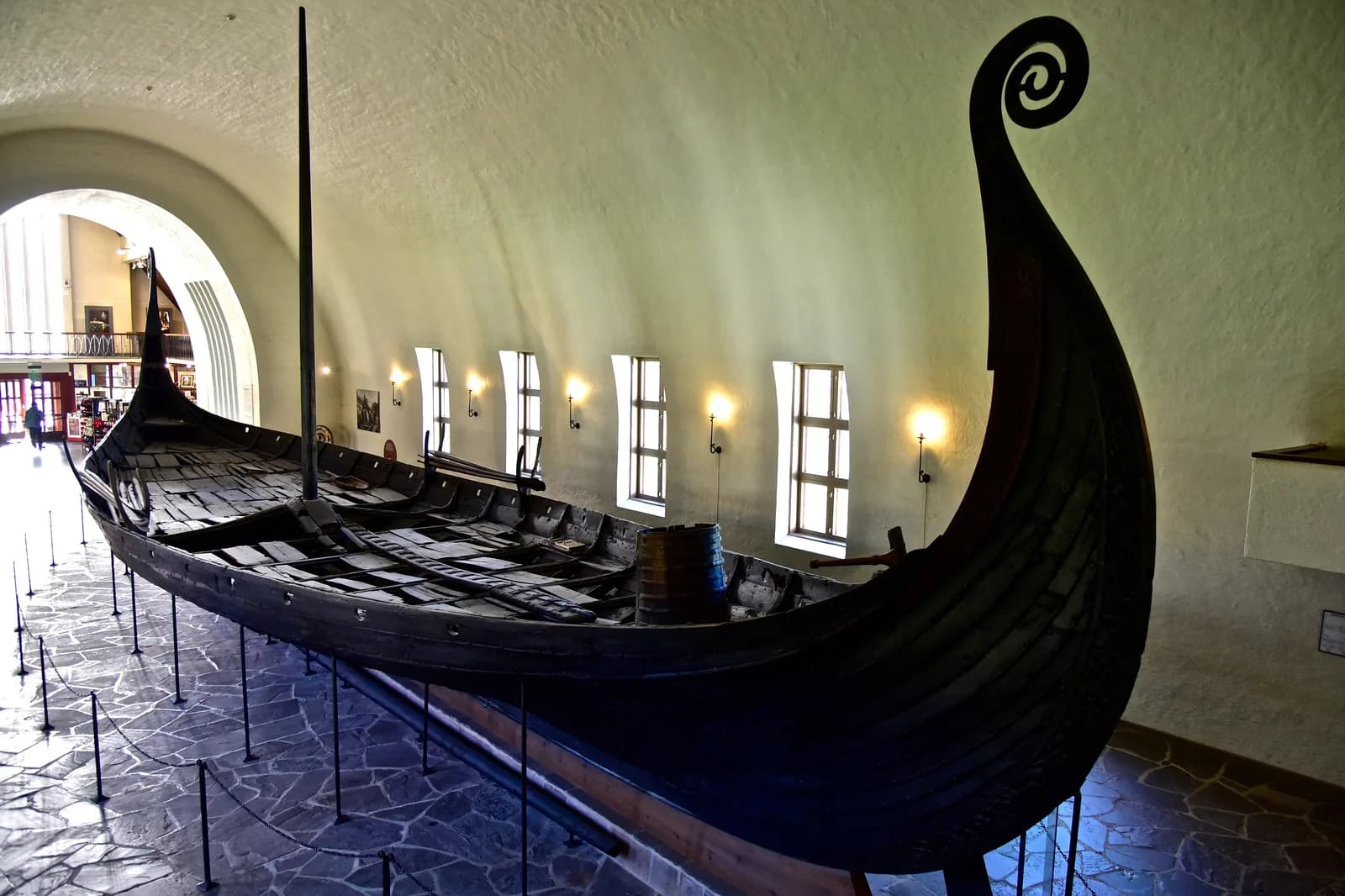 Le navire viking d’Oseberg exposé au musée des navires vikings de Bygdøy, à Oslo